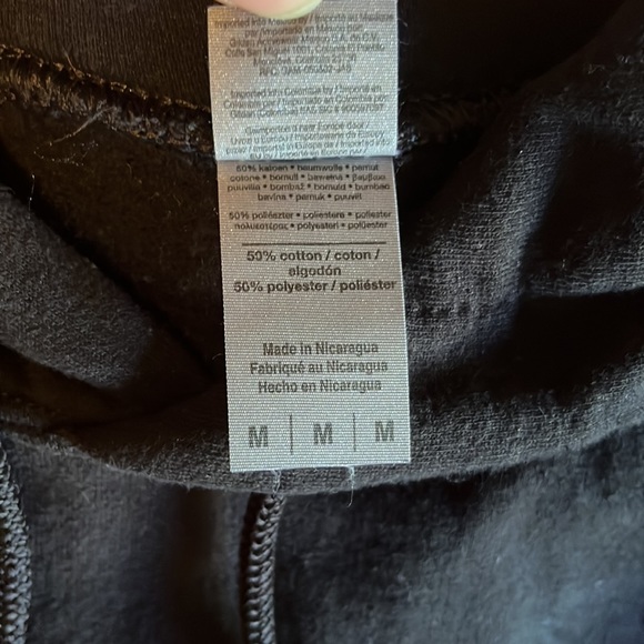 Gildan - black sweatshirt - Picture 4 of 4